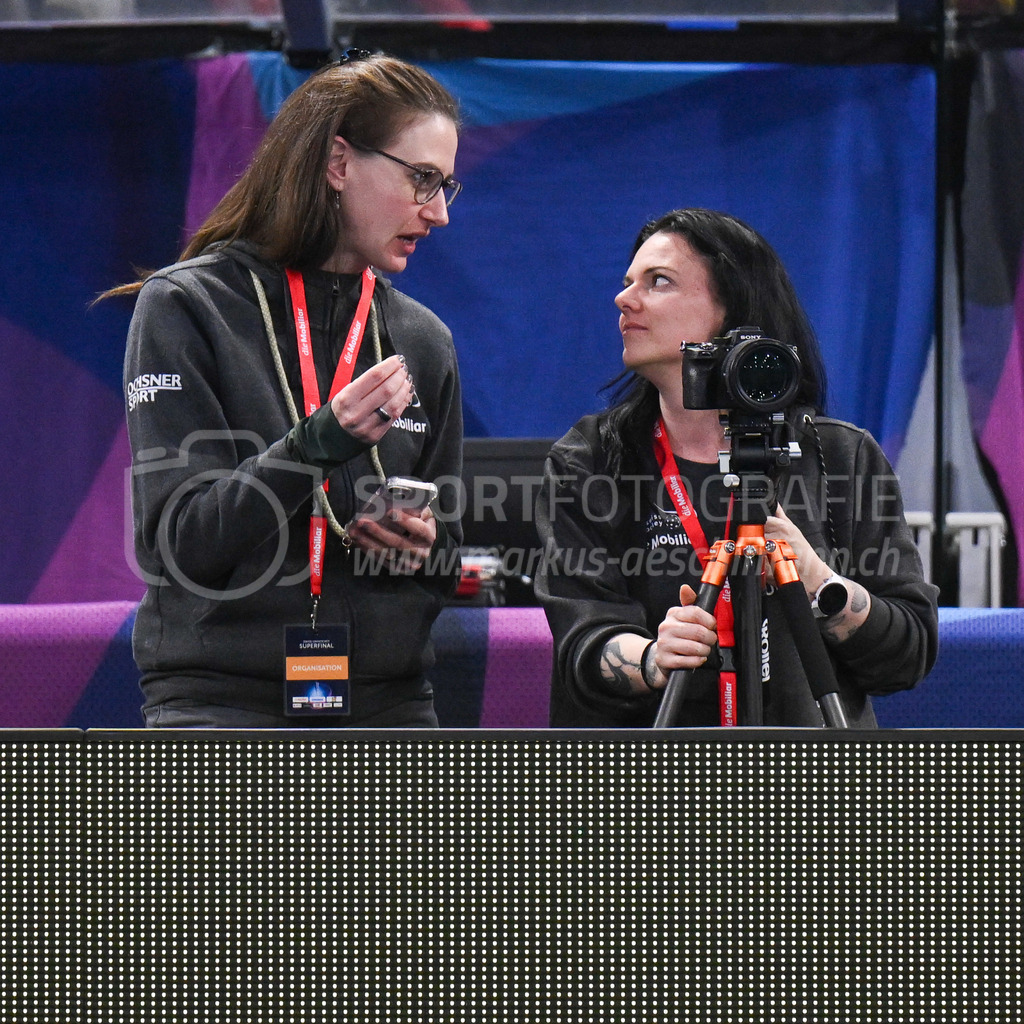 SV Wiler-Ersigen vs Floorball Köniz - 15. April 2023 | SV Wiler-Ersigen vs Floorball Köniz
Stimo Arena, Kloten
Kommunikationsteam von swiss unihockey.
Bild: Sportfotografie Markus Aeschimann | www.markus-aeschimann.ch - Realisiert mit Pictrs.com