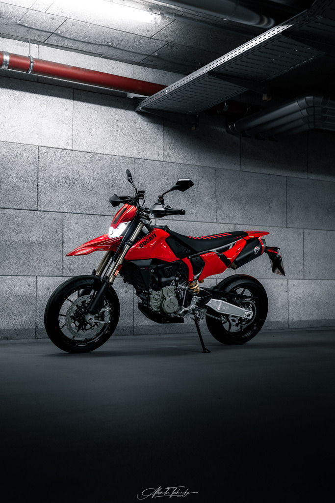 Hypermotard 698 Mono | Entdecken Sie die faszinierende Welt von Alexander Tschuncky Arts: Kreative Fotografie, atemberaubende Automobilkunst und hochwertiger Bilderdruck. Lassen Sie sich inspirieren! - Realisiert mit Pictrs.com