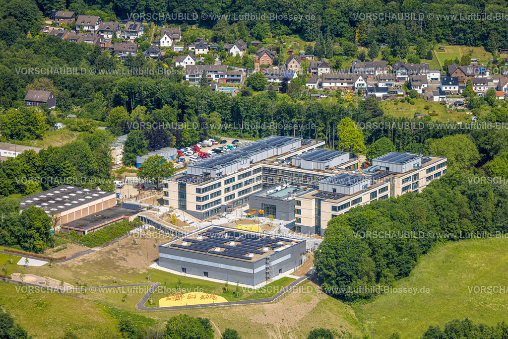 Velbert250600892Neviges | Luftbild, Gesamtschule elbert-Neviges, Dach mit Solarpaneelen, Kleinehöhe, Velbert, Ruhrgebiet, Nordrhein-Westfalen, Deutschland