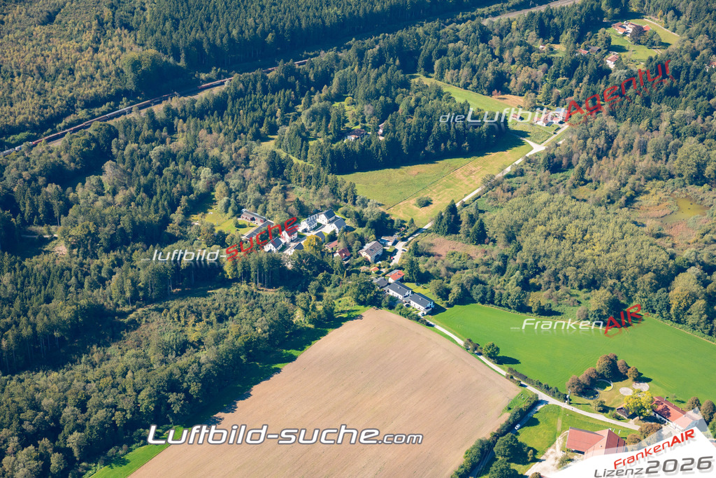 Aktuelles Luftbild von Moos Kirchseeon Kauf mit Lizenz / Bildrechten möglich- Die Luftaufnahme wurde 2021 mittels UL-Flugzeug erstellt ( keine Drohne ) - hochauflösende Kamera-Systeme von  Canon -Beste Qualität - Für grossformatige Ausdrucke geeignet. Die Geschenkidee !