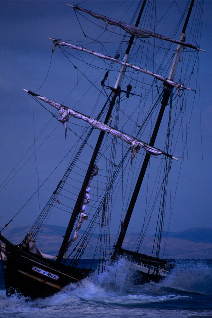 Fuerteventura_RoseofSharon_0406a | Wrack eines Segelmasters auf Fuerteventura in den 80er Jahren
Jandia, Morro Jable. Nähe Strand des Club Aldiana