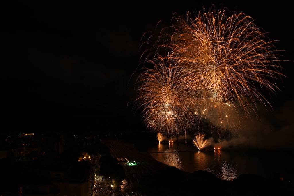 Ferragosto Fireworks in Grado, Italy | GRADO, ITALY, 15.AUG.26 - FIREWORKS - Ferragosto fireworks over the Adriatic Sea in Grado, Italy. Colorful fireworks light up the night sky above the beach, coastline and waterfront during the traditional summer celebration. - Realisiert mit Pictrs.com