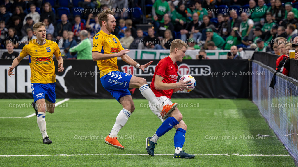 SHFV Lotto Masters 2024 | 20240113_8831, 13.01.2024, SHFV Lotto Masters 2024, Halbfinale 1, SV Todesfelde (gelb) vs. TSB Flensburg (blau), ??? - Realisiert mit Pictrs.com