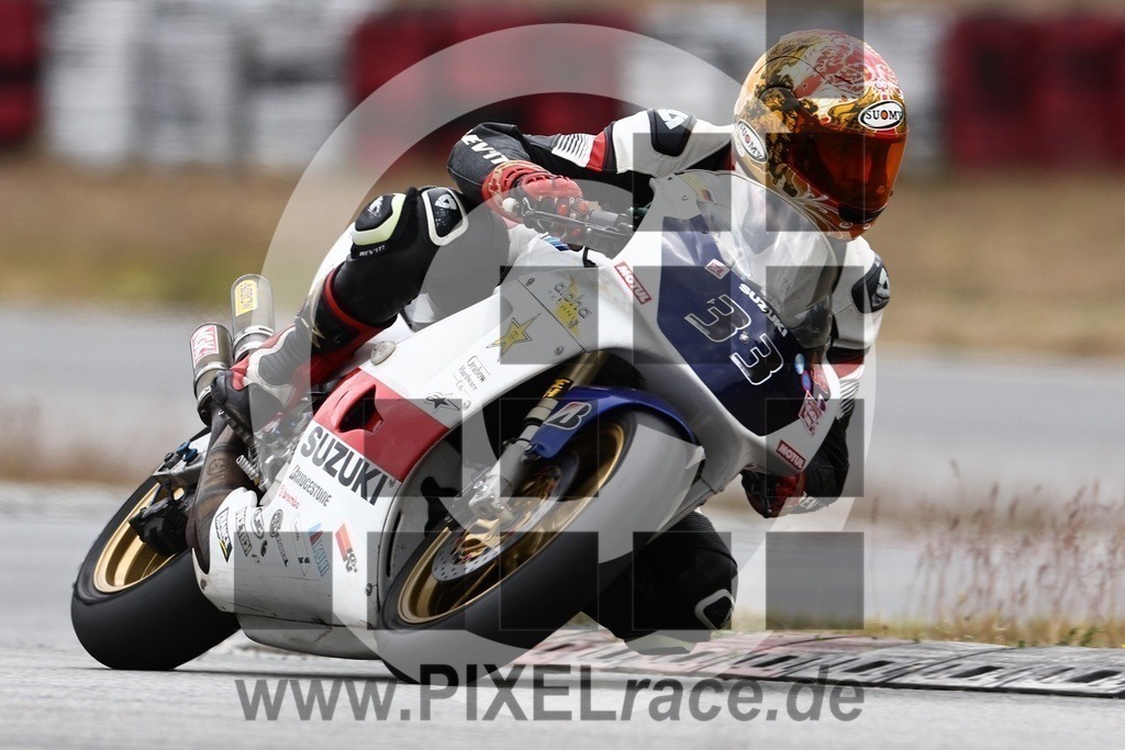 0033-20240511_01718 | Schöne Erinnerungen an spannende Momente - das festzuhalten ist unser Job. PIXELrace.de ist seit 2003 auf den Rennstrecken Europas unterwegs um die Action draußen beim Fahren und die wunderbare Stimmung imm Fahrerlager für euch einzufangen.