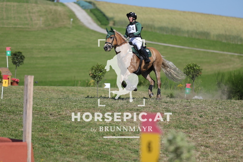 0P6A6165 | Willkommen bei Brunnmayr - Design & Fotografie – Ihrem Spezialisten für Reitturniere und Pferdeveranstaltungen in Oberösterreich, Salzburg und Bayern! Seit über 17 Jahren sind wir leidenschaftlich dabei.