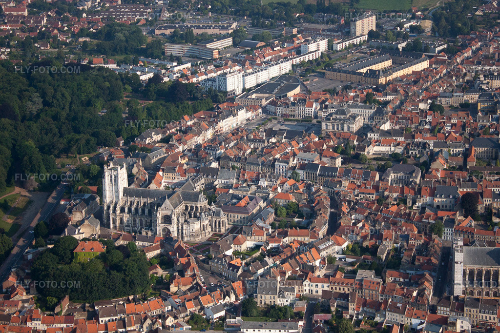 Aerial view: View of the town in the district Centre Ville-Bruyères in Longuenesse in the state Pas de Calais, France. – Photo: IMG_58936.jpg taken on 07/22/2013 by Werner Riehm/FLY-FOTO.com – Resolution of the original: 4752 x 3168 px