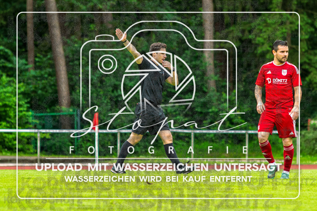 Landesliga Herren LG - TV Jahn Schneverdingen vs. MTV Eintracht Celle | Henrik Specht (Schiedsrichter); Landesliga Herren LG - TV Jahn Schneverdingen vs. MTV Eintracht Celle am 06.06.2026 in Osterwaldstadion, Schneverdingen - Realisiert mit Pictrs.com