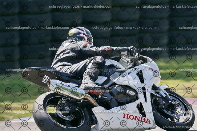 26BT02-1415 | markuskiefer.com - Realisiert mit Pictrs.com