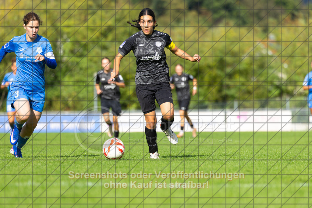 20261010_142014_0692_(c)_by_PhotoPeet | Pelin Polat (1.FC Donzdorf #07)1.FC Donzdorf (schwarz) vs. SC Sand (blau), Fußball, EnBW-Oberliga B -Juniorinnen, 05. Spieltag, Saison 2026/2027, Rasenplatz Lautertal Stadion, Süßener Straße 16, 73072 Donzdorf, 10.10.2026 - 14:00 Uhr,Foto: PhotoPeet / Sport- &amp; Eventfotografie / Peter Harich