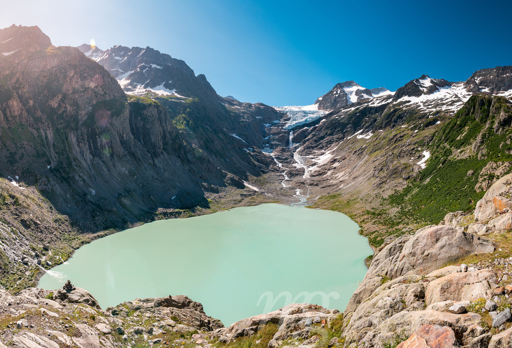 fast shrinking Trift glacier with lake in summer | Die ideale Geschenkidee für Naturliebhaber. Naturbilder von Marcel Gross Photography für ihr Zuhause in den verschiedensten Formaten und Materialien. - Realisiert mit Pictrs.com