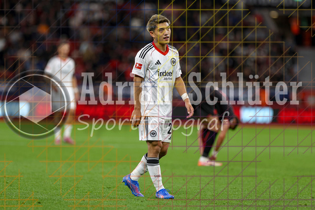 Bayer 04 Leverkusen vs Eintracht Frankfurt - Bundesliga  | Leverkusen, Deutschland, 12.09.25:   Ritsu Doan (Eintracht Frankfurt) schaut waehrend des Spiels der Bundesliga zwischen  Bayer 04 Leverkusen vs Eintracht Frankfurt in der BayArena(Foto von Brauer-Fotoagentur / Adrian Schlueter)