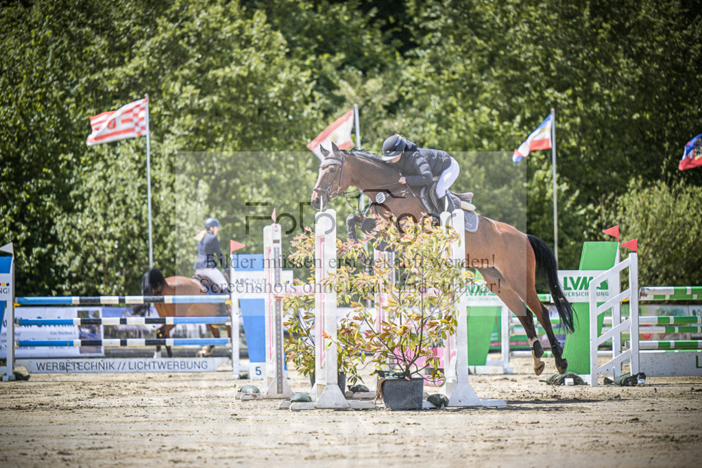 DOS_5754 | Entdecke hochwertige Reitturnierfotos von Foto Oger. Professionell, emotional und authentisch – jetzt Lieblingsmomente im Shop bestellen.Deutschlandweite Turnierfotografie. - Realisiert mit Pictrs.com