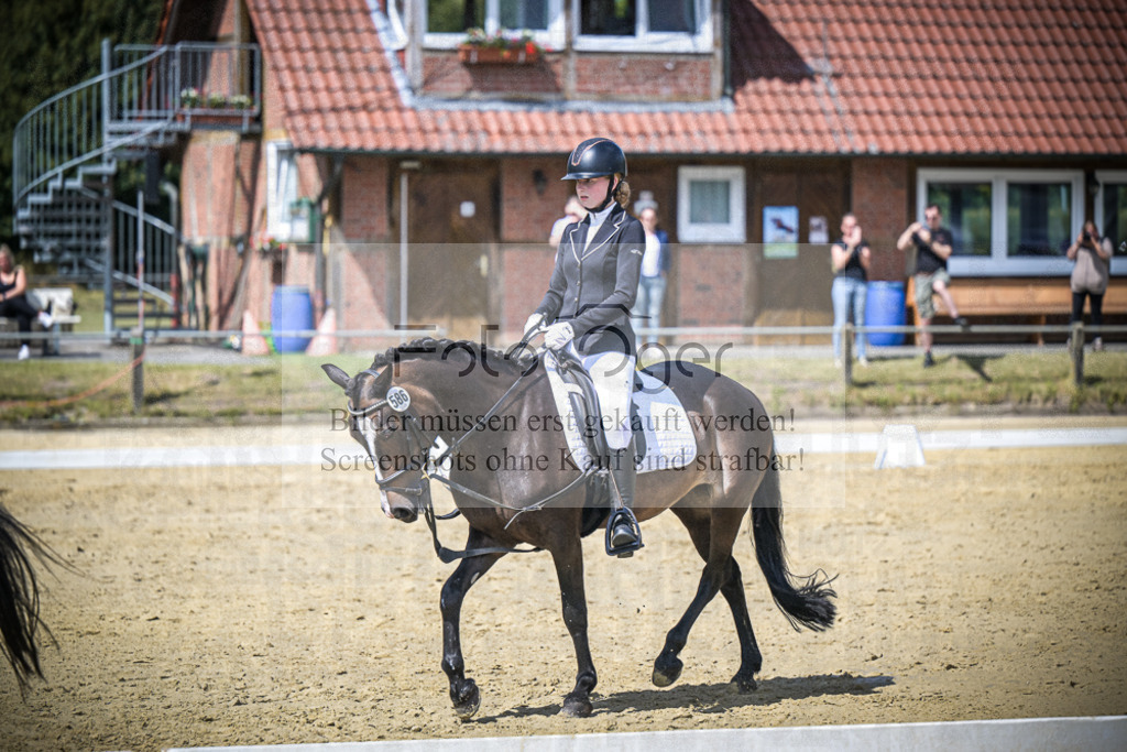 DOS_5888 | Entdecke hochwertige Reitturnierfotos von Foto Oger. Professionell, emotional und authentisch – jetzt Lieblingsmomente im Shop bestellen.Deutschlandweite Turnierfotografie. - Realisiert mit Pictrs.com