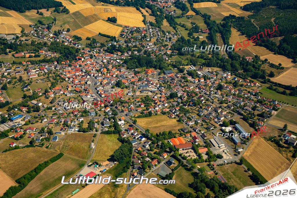 Das Luftbild der Stadt Oberaula wurde 2022 vom Flugzeug heraus erstellt (keine Drohnen-Aufnahmen) Aufnahmehöhe ca.450 Meter- hohe Bildauflösung und Druck-Qualität. Garantiert!