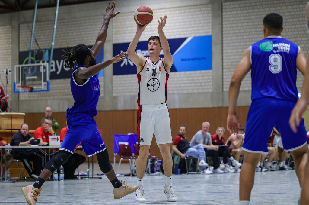 Regio BAYER GIANTS vs NEW Elephants Grevenbroich-90 | Fotos von Basketballspielen aus dem Raum NRW fotografiert von Gero Mueller-Laschet und Daniel Schaefer - Realisiert mit Pictrs.com