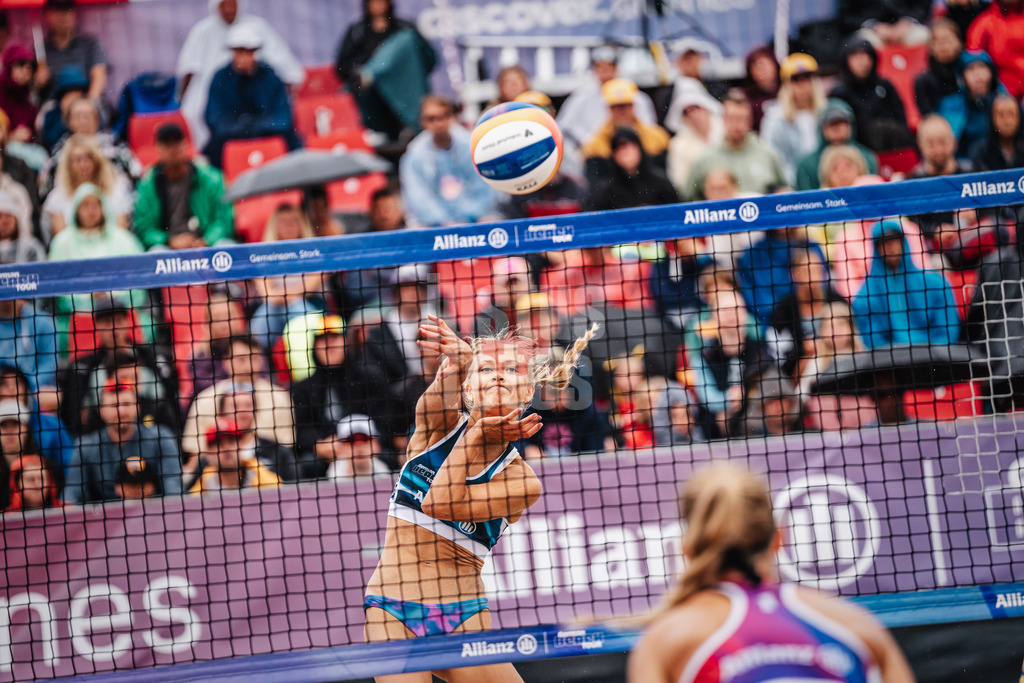Beachvolleyball | Frauen | Allianz German Beach Tour 2024 | Tourstop Kühlungsborn 2 | 18.08.2024 | Paula Schürholz beim Angriff