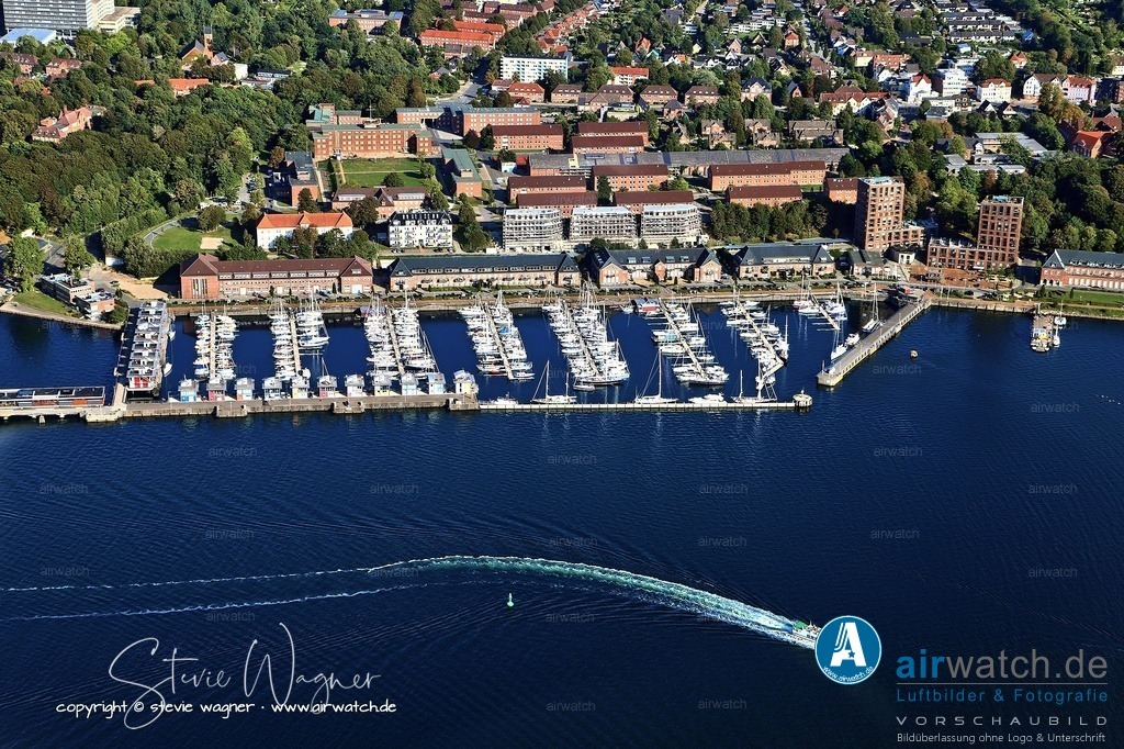 Luftbild Flensburg Sonwik - Der Yachthafen Sonwik bietet Liegeplätze für Segel- und Motorboote | Der Yachthafen Sonwik bietet Liegeplätze für Segel- und Motorboote und ist ein beliebter Anlaufpunkt auf der Flensburger Förde. Mit direktem Zugang zur Ostsee und guter Infrastruktur ist er sowohl für Tagesgäste als auch für Dauergäste attraktiv.