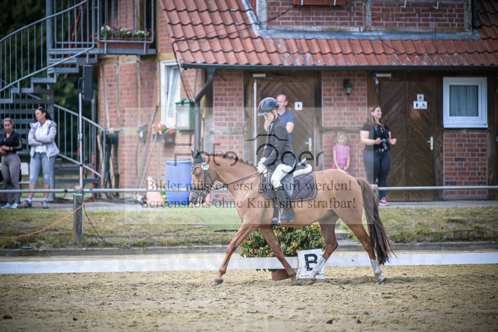 DOS_6332 | Entdecke hochwertige Reitturnierfotos von Foto Oger. Professionell, emotional und authentisch – jetzt Lieblingsmomente im Shop bestellen.Deutschlandweite Turnierfotografie. - Realisiert mit Pictrs.com