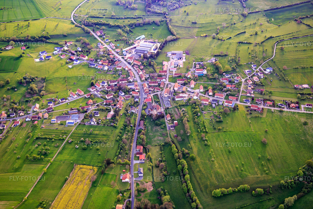 Vue aérienne: Vue de la ville depuis le sud à Epping dans le département Moselle, France – .Photo: IMG_140454.jpg prise le 30/04/2024 par Werner Riehm/FLY-FOTO.eu – Résolution de l'original: 5472 x 3648 px