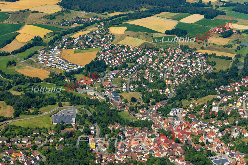 Aktuelles Luftbild von  Emskirchen - Die Luftaufnahme wurde 2022 mittels UL-Flugzeug erstellt ( keine Drohne ) - hochauflösende Kamera-Systeme von  Canon -Beste Qualität - Für grossformatige Ausdrucke geeignet. Die Geschenkidee !