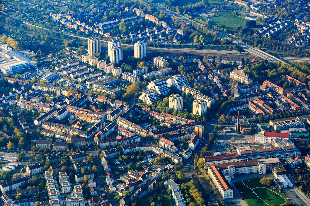 Luftbild: Klilisfeldstr im Ortsteil Durlach in Karlsruhe im Bundesland Baden-Württemberg in Deutschland. Foto: IMG_075402.jpg vom 26.10.2014 durch Werner Riehm/FLY-FOTO.deAuflösung des Originals: 5472 x 3648 px