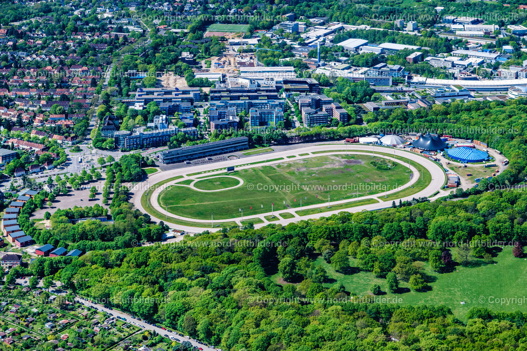 Hamburg_Bahrenfeld_Trapprennbahn_ELS_4549010525 | HAMBURG 01.05.2025 Rennstrecke der Rennbahn - Trabrennbahn im Ortsteil Bahrenfeld in Hamburg, Deutschlandf. Weiterführende Informationen bei: Hamburger Trab-Zentrum e.V. HTZ. // Racetrack racecourse - trotting in the district Bahrenfeld in Hamburg, Germany. Further information at: Hamburger Trab-Zentrum e.V. HTZ. Foto: Martin Elsen
