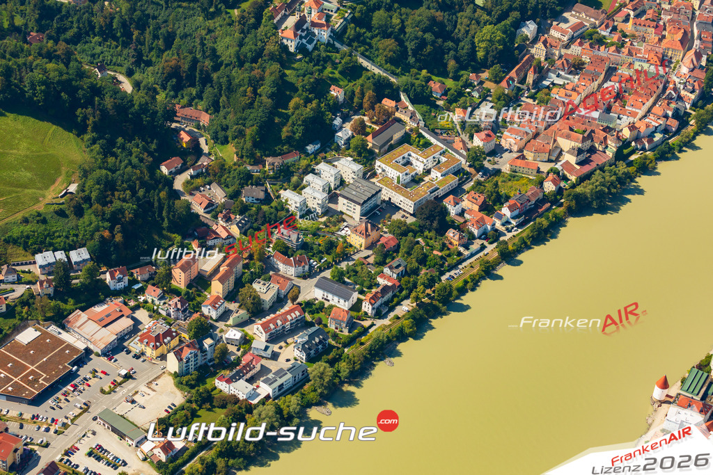 Luftaufnahme Innstadt Passau - Die Luftaufnahme wurde 2025 vom UL-Flugzeug heraus erstellt ( keine Drohne ) - Hochauflösende Luftaufnahme - für professionelle Ausdrucke geeignet. Die Geschenkidee !Mit Lizenz und Bildrechte bestellbar