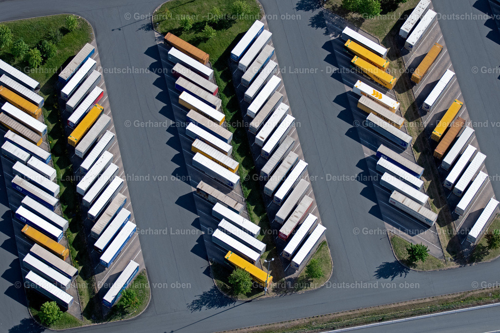 4025748 | ERFURT 06.05.2020 Briefzentrum der Deutschen Post und DHL Paketzentrum im Güterverkehrszentrum im Osten von Erfurt im Bundesland Thüringen. // Post office logistics center of Deutsche Post and DHL in the cargo transport center in the East of Erfurt in the state of Thuringia. Foto: Gerhard Launer