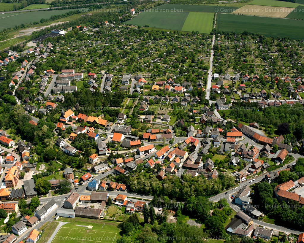 2638291 | VIENENBURG 06.08.2006 Wohngebiet der Mehrfamilienhaussiedlung  in Vienenburg im Bundesland Niedersachsen, Deutschland // Residential area of the multi-family house settlement  in Vienenburg in the state Lower Saxony, Germany Foto: Gerhard Launer