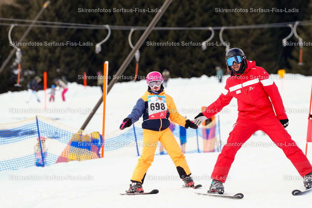 SRF_02.01.2026_1012 | Skirennfotos,Serfaus,Fiss,Ladis,Kinderskirennen,Winter,Tirol,Oberland,skirace,SFL,feelfree,weil wir's genießen,ski,Ski,skifahren,Sonnenplateau, - Realisiert mit Pictrs.com