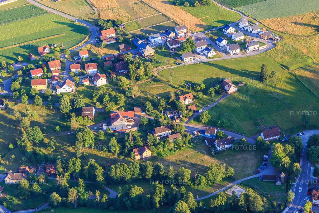 Luftbild: Neubaugebiet Abendwinkel im Ortsteil Burgberg in Königsfeld im Bundesland Baden-Württemberg in Deutschland. Foto: IMG_148719.jpg vom 27.06.2025 durch Werner Riehm/FLY-FOTO.de