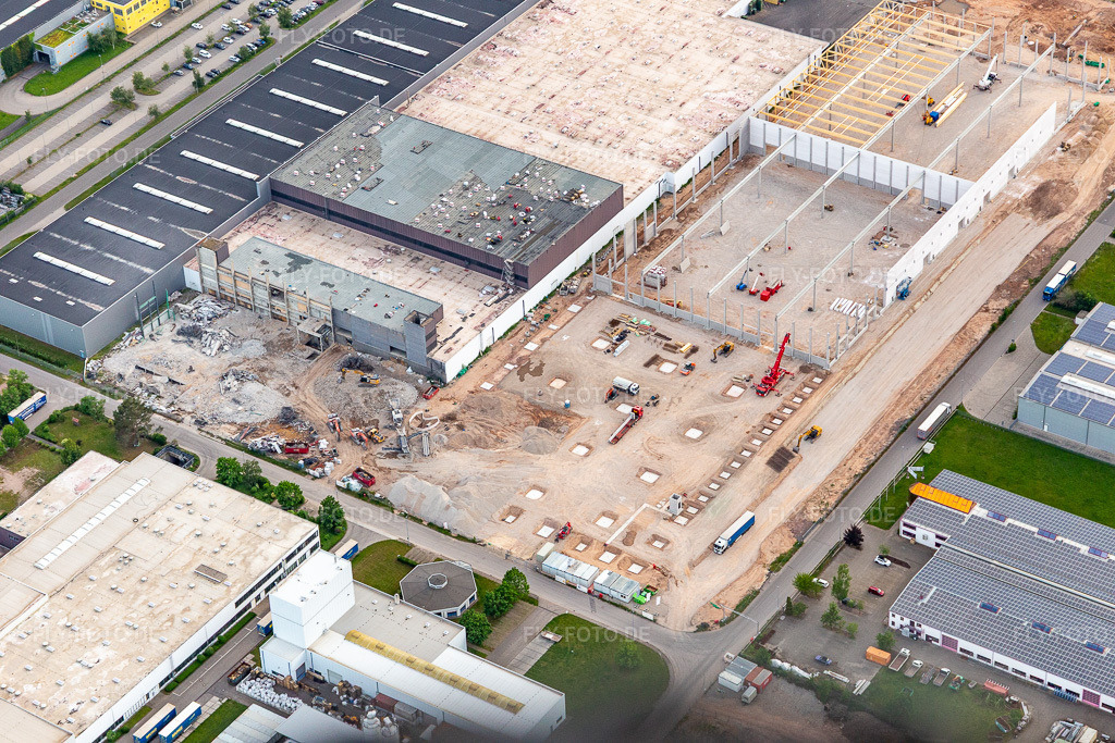 Luftbild: Neubau einer Halle im Interpark in Offenbach an der Queich im Bundesland Rheinland-Pfalz in Deutschland. Foto: IMG_127017.jpg vom 02.06.2021 durch Werner Riehm/FLY-FOTO.de