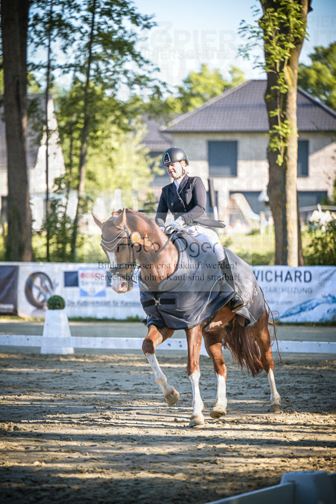 DOS_4868 | Entdecke hochwertige Reitturnierfotos von Foto Oger. Professionell, emotional und authentisch – jetzt Lieblingsmomente im Shop bestellen.Deutschlandweite Turnierfotografie. - Realisiert mit Pictrs.com