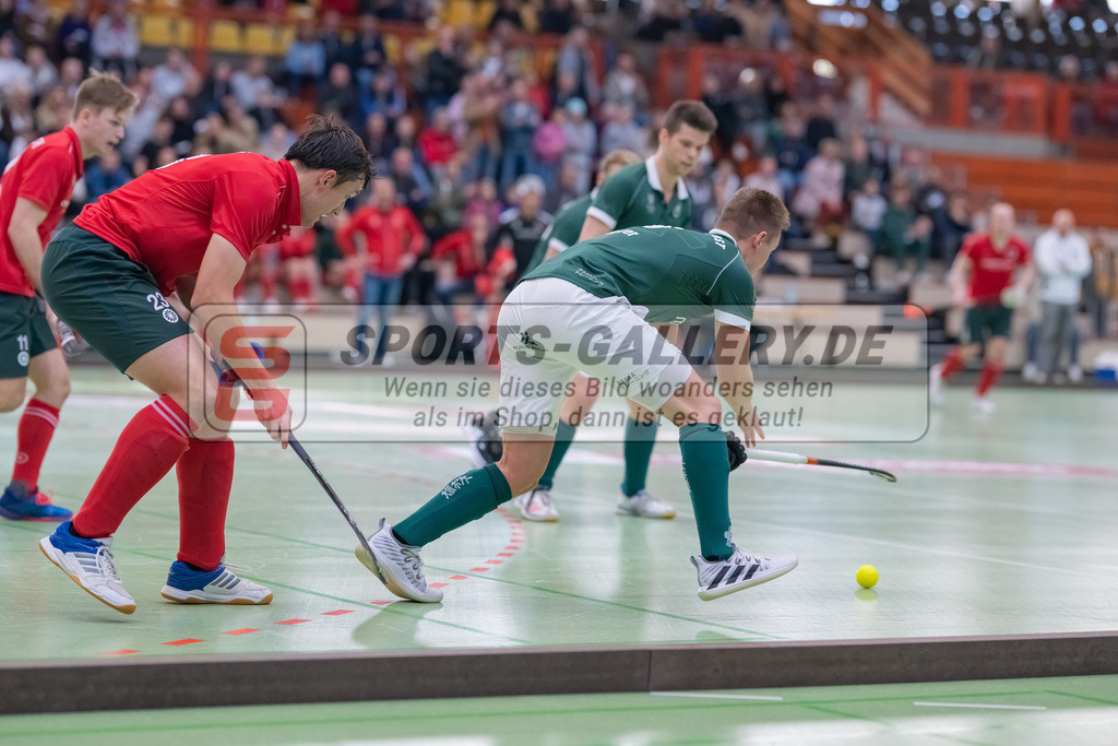HK_20230108_102492 | 1. Bundesliga ( Halle ) Herren Crefelder HTC - Uhlenhorst Mülheim am 8.1.2023 Crefelder HTC  ( CHTC ), Krefeld , Julius Meyer ( Uhlenhorst Mülheim #8 ) , Boomes Anton ( Crefelder HTC #23 )
