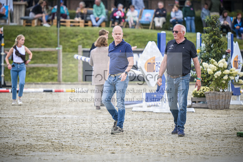 DOS_0047 | Entdecke hochwertige Reitturnierfotos von Foto Oger. Professionell, emotional und authentisch – jetzt Lieblingsmomente im Shop bestellen.Deutschlandweite Turnierfotografie. - Realisiert mit Pictrs.com