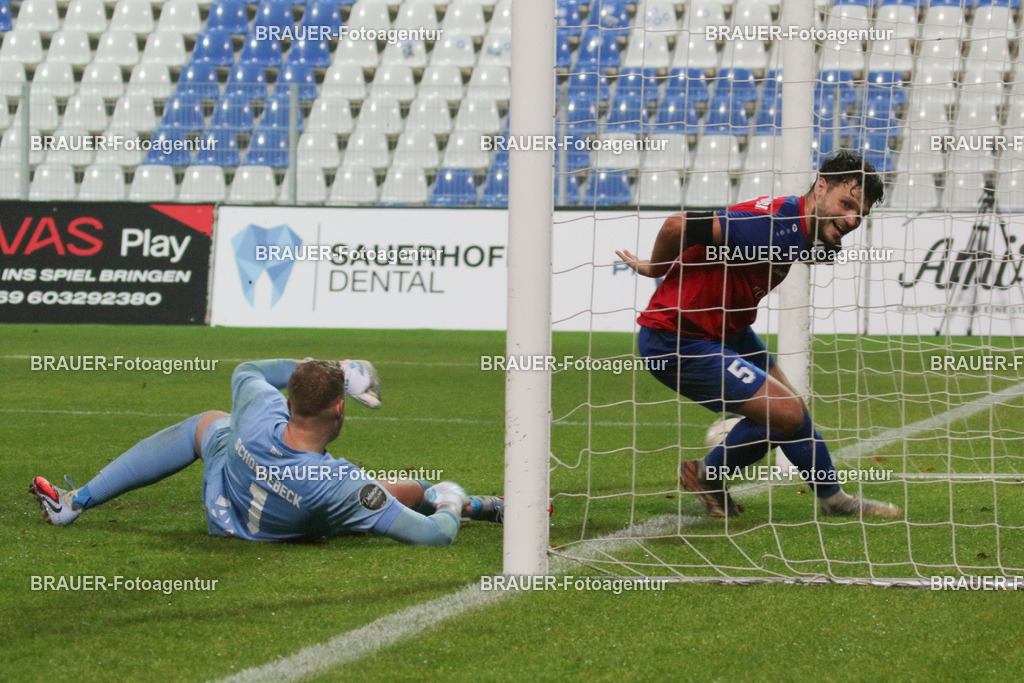 15.11.2025 KFC Uerdingen - SPVG Schonnebeck | Krefeld, Deutschland, 15.11.2025: Ole Pägffgen (KFC Uerdingen) erzielt den Siegtreffer während des Oberliga Niederrhein Spiels zwischen KFC Uerdingen  - Spvg Essen Schonnebeck am 15.11. 2025 im Krefelder Grotenburg - Stadion in Krefeld, Deutschland. (Foto Ralph Görtz / Brauer-Fotoagentur)
