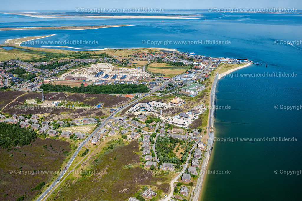 Sylt_List_Lanserhof_ELS_0349130822 | LIST 13.08.2022 Neubau- Baustelle der Hotelanlage " Lanserhof " auf der Insel Sylt im Bundesland Schleswig-Holstein, Deutschland. Weiterführende Informationen bei: BPK Brandschutz Planung Klingsch GmbH,  DS-Plan Ingenieurgesellschaft für ganzheitliche Bauberatung und Generalfachplanung mbH,  Drees & Sommer SE,  HÖFT BAU SYLT GmbH & Co. KG,  Lanserhof GmbH,  Schoeller & von Rehlingen PR GmbH. // New construction site the hotel complex " Lanserhof " on the island Sylt in the state Schleswig-Holstein, Germany. Further information at: BPK Brandschutz Planung Klingsch GmbH,  DS-Plan Ingenieurgesellschaft fuer ganzheitliche Bauberatung und Generalfachplanung mbH,  Drees & Sommer SE,  HOeFT BAU SYLT GmbH & Co. KG,  Lanserhof GmbH,  Schoeller & von Rehlingen PR GmbH. Foto: Martin Elsen