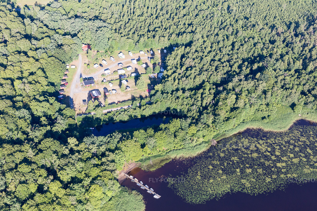 Vue aérienne: Vue de la ville à Torne dans le département Kronoberg, Suède. Photo: IMG_108162.jpg prise le 28/06/2018 par Werner Riehm/FLY-FOTO.euRésolution de l'original: 5472 x 3648 px