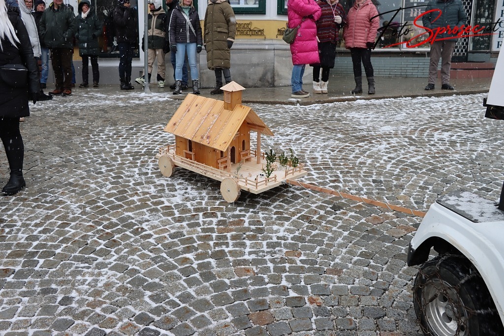 fasching2026-mariazell (52) | Mit meiner Kamera halte ich besondere Augenblicke, faszinierende Landschaften und interessante Details fest. Dabei entstehen ganz unterschiedliche Aufnahmen – von stimmungsvollen Landschaftsfotografien und beeindruckenden Drohnenaufnahmen über Pressefotos - Realisiert mit Pictrs.com