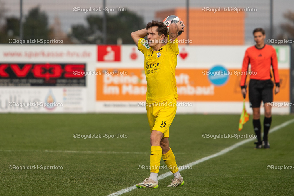 Einwurf Timo Kondziella | 08.11.2025, Fußball, Regionalliga West, SSVg Velbert - SC Wiedenbrück: Timo Kondziella (SC Wiedenbrück #18) beim Einwurf - Realisiert mit Pictrs.com