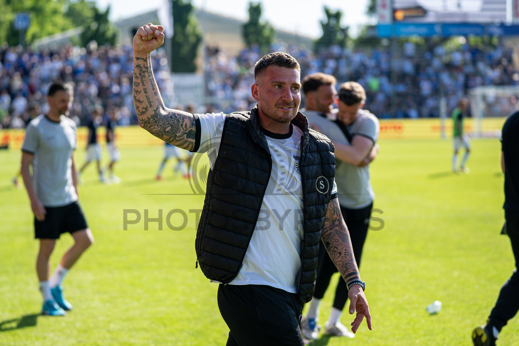 Stuttgarter Kickers vs. SG Sonnenhof Großaspach, Fussball, WFV-Pokal, Finale, 23.05.2026 | Pascal Reinhardt (Trainer SG Sonnenhof Großaspach) mit der Siegerfaust,Stuttgarter Kickers vs. SG Sonnenhof Großaspach, Fussball, WFV-Pokal, Finale, 23.05.2026