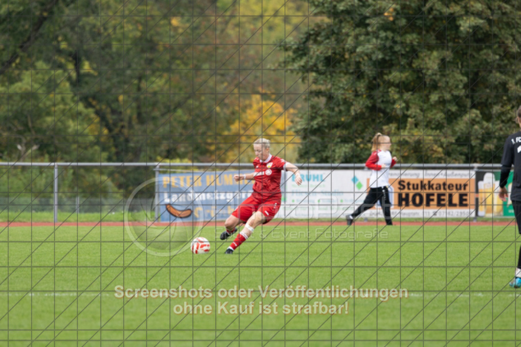 20251012_144633_1307 | #,1.FC Donzdorf (schwarz) vs. VfB Stuttgart II (rot), Fussball, Frauen-Verbandsliga Württemberg, 05. Spieltag, Saison 2025/2026, Rasenplatz Lautertal Stadion, Süßener Straße 16, 73072 Donzdorf, 12.10.2025 - 13:00 Uhr,Foto: PhotoPeet-Sportfotografie/Peter Harich
