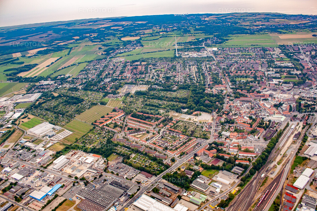 Luftbild: Ortsansicht von Nordosten in Cuxhaven im Bundesland Niedersachsen in Deutschland. Foto: IMG_70551.jpg vom 06.08.2014 durch Werner Riehm/FLY-FOTO.de
