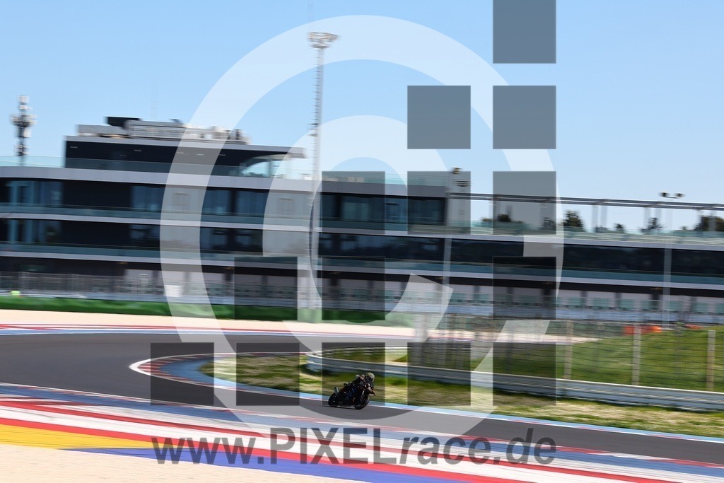 0407-20260404_08037 | Schöne Erinnerungen an spannende Momente - das festzuhalten ist unser Job. PIXELrace.de ist seit 2003 auf den Rennstrecken Europas unterwegs um die Action draußen beim Fahren und die wunderbare Stimmung imm Fahrerlager für euch einzufangen.