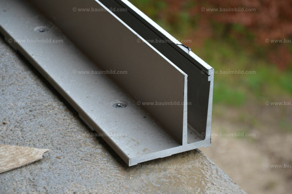 bib-lg24-metallbau-0019 | Nach LV-Leistungsgruppen sortierte Detailfotos über den Bau eines Hauses. Alle Hausbau-Bilder direkt vom Urheber und Autor der Website Haus-Selber-Bauen.com