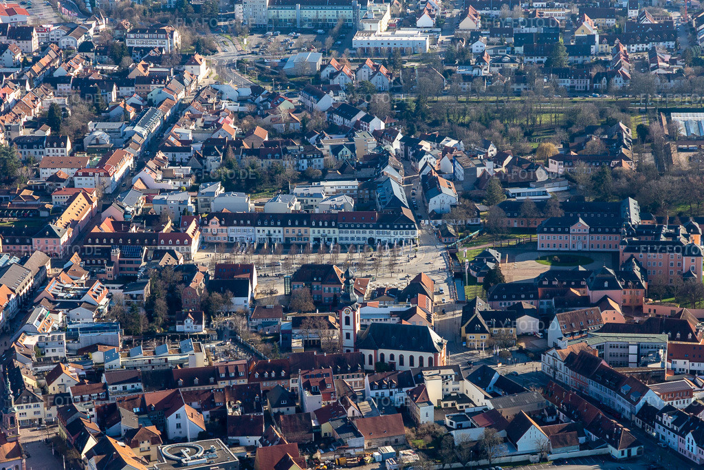 Luftbild: Schloßplatz in Schwetzingen im Bundesland Baden-Württemberg in Deutschland. Foto: IMG_125508.jpg vom 21.02.2021 durch Werner Riehm/FLY-FOTO.de