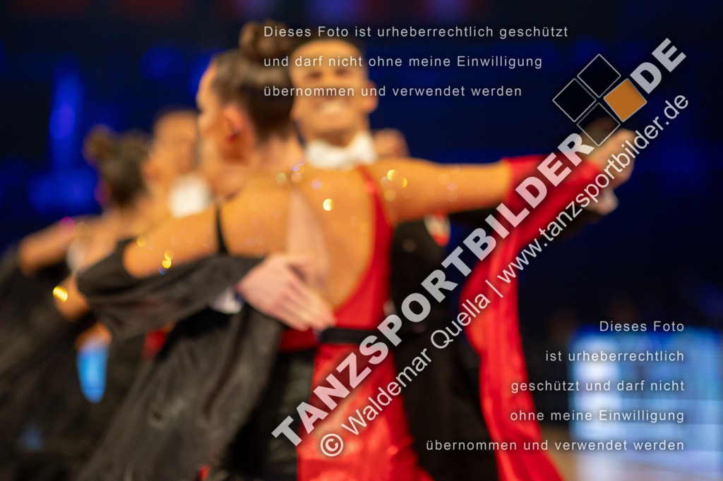 20251206-00333 | Hier finden Sie Tanz Bilder vom Latein und Standard Formationen tanzen. Sportbilder vom Tanzsport. Schöne Fotos und von Weltmeisterschaft, Europameisterschaft, Bundesliga, Regionalliga, Oberliga und Landesliga sowie von GOC Stuttgart, DanceComp, WM Bremen