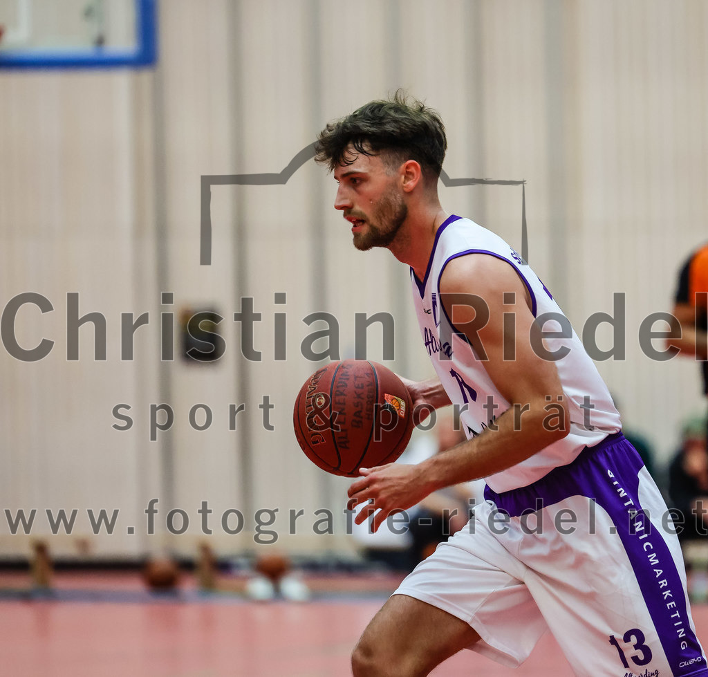 2022-05-29_009_SpVgg_Altenerding_gegen_Muenchen_Basket_2 | Erding, Deutschland, 29.05.2022:
Basketball, Bezirksliga 2021 / 2022, Herren Turnier der 2. der Aufstiegsrunden, SpVgg Altenerding gegen München Basket 2, Endergebnis: 

Jonah Timothy Richardson (SpVgg Altenerding, #13)

Foto: Christian Riedel / fotografie-riedel.net