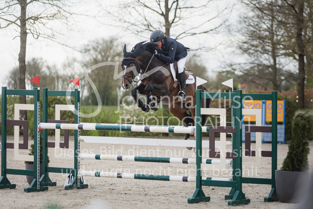 230425_HofSosath_SprPf-M-512 | Deine schönsten Turniermomente als professionelle Fotos! Entdecke hochwertige Pferdesport-Fotografie im Online-Shop. Jetzt Fotos finden & bestellen!