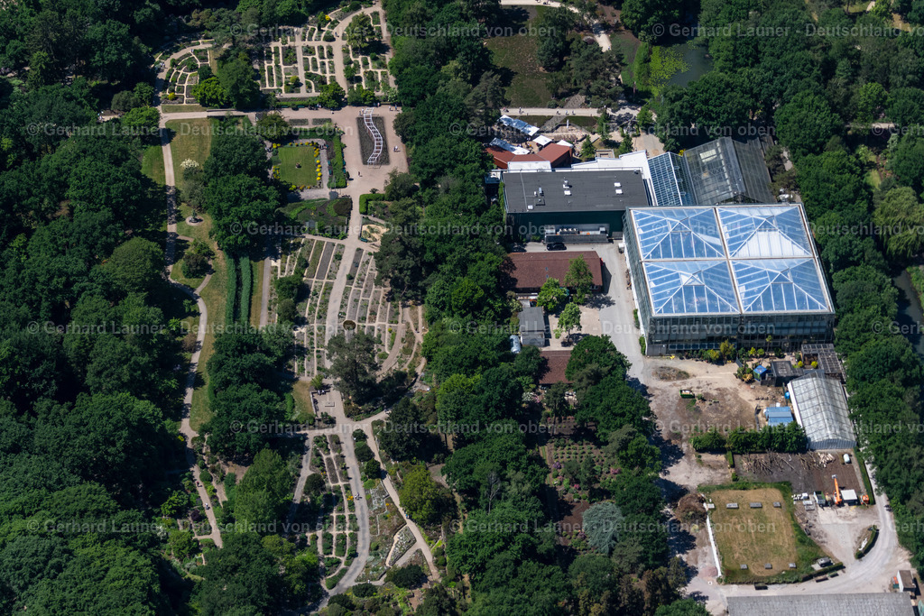 4029080 | BREMEN 01.06.2020 Parkanlage des Botanischen Garten mit den Häusern von Die Botaniker Bremens großer Entdeckerwelt in Bremen, Deutschland. Weiterführende Informationen bei: botanika GmbH. // Park of of Botanischen Garten with den Haeusern von Die Botaniker Bremens grosser Entdeckerwelt in Bremen, Germany. Further information at: botanika GmbH. Foto: Gerhard Launer